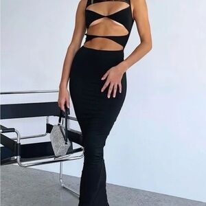 (MIDDLE DRESS) Black maxi cut out dress
